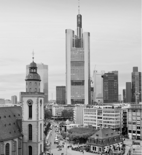 Hauptwache in Frankfurt mit Skyline und Katharinenkirche